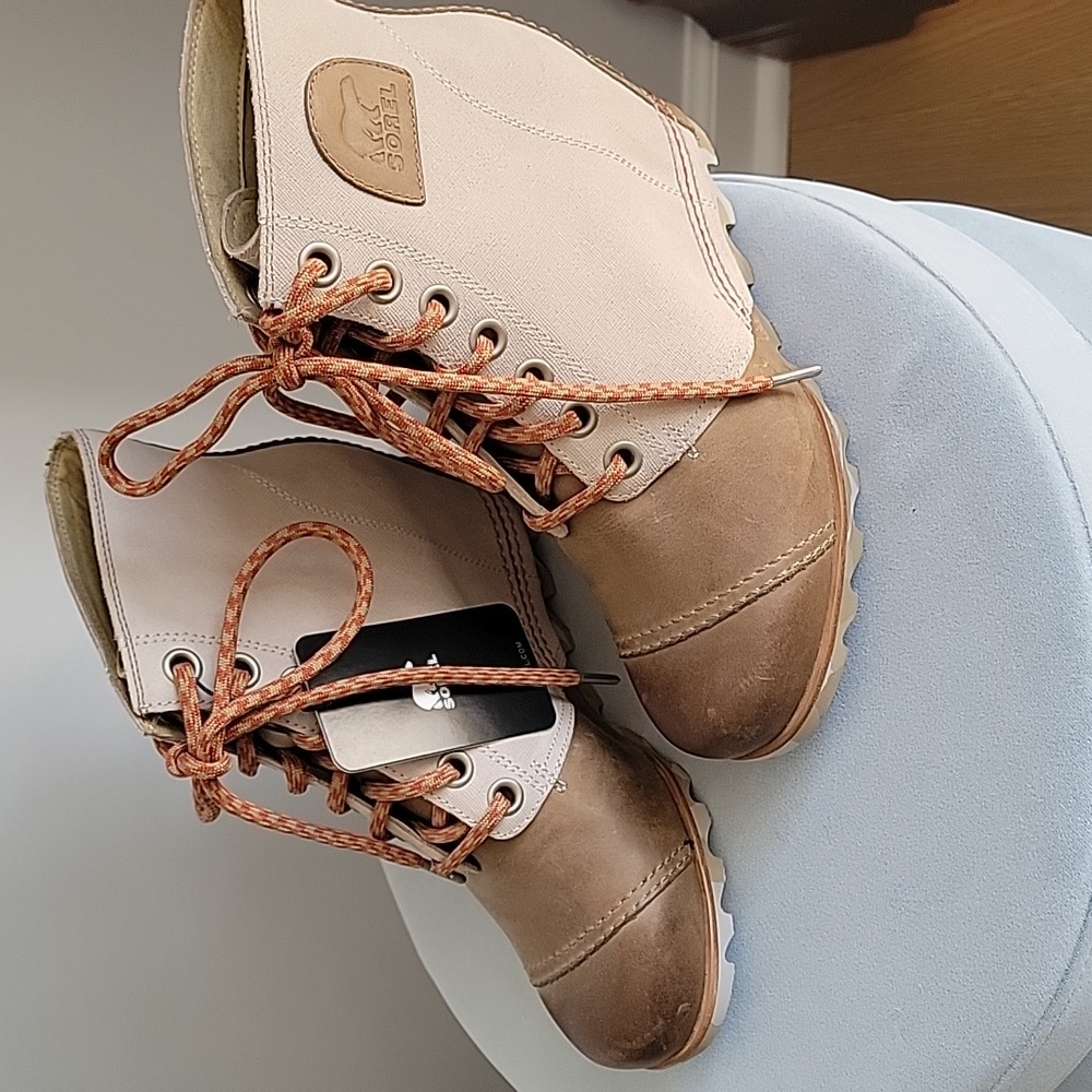 Sorel boots NWT